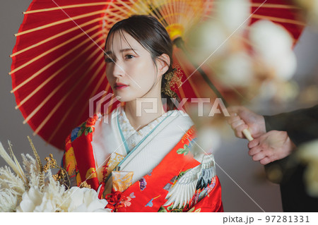 赤い色打掛 番傘 赤い色打掛 番傘 97281331