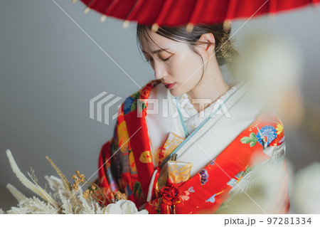 赤い色打掛　番傘 97281334