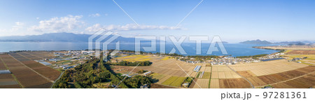 ドローン撮影｜琵琶湖湖畔の湖岸緑地 中主吉川公園方面の空撮｜滋賀県野洲市 97281361