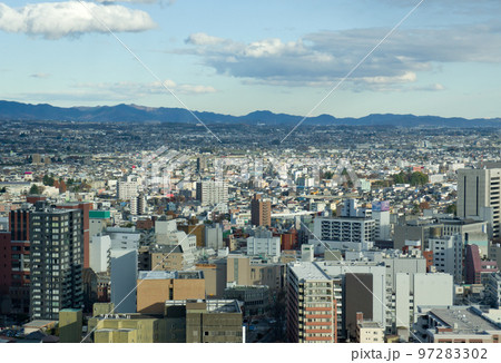 群馬県庁から見える前橋市の街並みと山 97283302