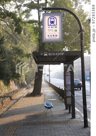 2020年11月秋の早朝の京都烏丸通 2020年11月秋の早朝の京都烏丸通 97283369