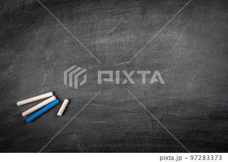 Black chalk board with chalk pieces. Scratches and white lines. Space for text and drawings Black chalk board with chalk pieces. Scratches and white lines. Space for text and drawings 97283373