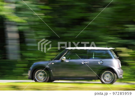 輸入車イメージ ミニを流し撮り グリーンバック 輸入車イメージ ミニを流し撮り グリーンバック 97285959