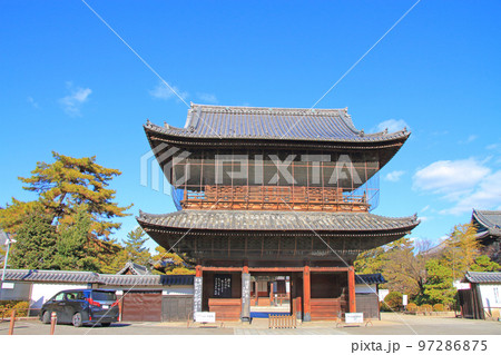 名古屋市、文化のみち建中寺三門の風景 名古屋市、文化のみち建中寺三門の風景 97286875