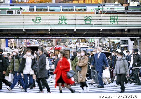 日本の東京都市景観 16万超全国・死亡277人・重症者461人。BQ.1.1…感染爆発＝15日、渋谷 97289126