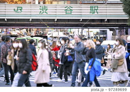 日本の東京都市景観 16万超全国。師走の渋谷には多くの人出。BQ.1.1…感染爆発…＝12月15日 97289699
