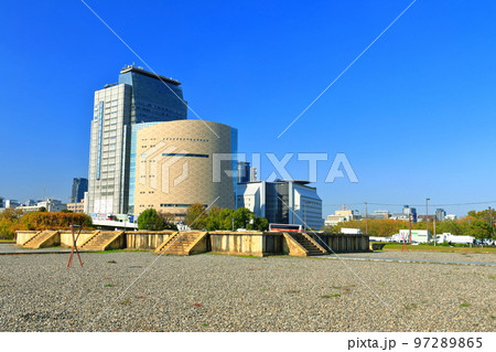 【大阪府】晴天の難波宮跡公園と大阪歴史博物館 97289865