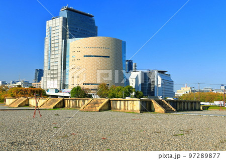【大阪府】晴天の難波宮跡公園と大阪歴史博物館 97289877