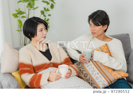 カップルのライフスタイル 97290552