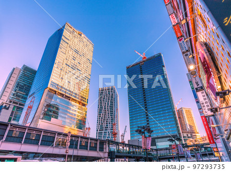 日本の東京都市景観　渋谷のウェーヴ通り（出入口）前から渋谷駅や桜丘口再開発などを望む＝12月15日 97293735
