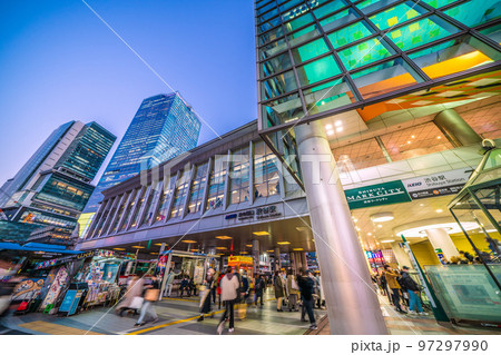 日本の東京都市景観　渋谷マークシティ前からKEIO 井の頭線渋谷駅（出入口）などを望む＝12月15日 97297990
