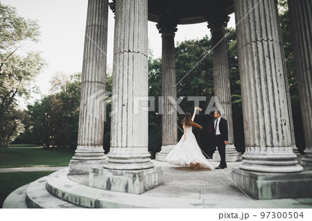 Perfect couple bride, groom posing and kissing in their wedding day Perfect couple bride, groom posing and kissing in their wedding day 97300504