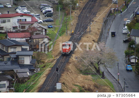 左沢線 左沢付近 機関車単機回送 97305664