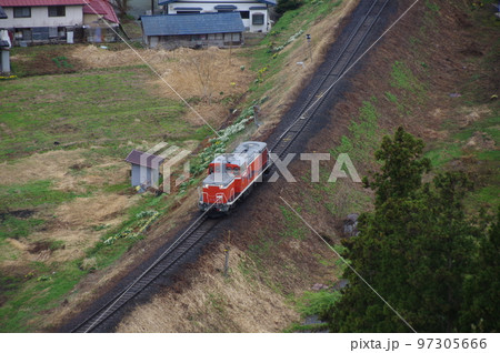 左沢線 左沢付近 機関車単機回送 左沢線 左沢付近 機関車単機回送 97305666