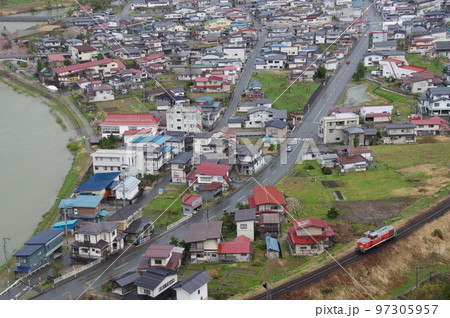 左沢線 最上川と機関車単機回送 97305957