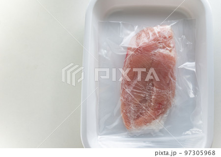 冷凍保存出来る鳥胸肉 97305968