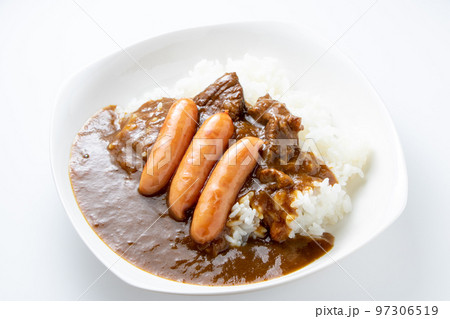 ウインナーカレー(ウインナーソーセージトッピングビーフカレーライス)。 97306519