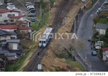 左沢線 左沢駅に到着する普通列車 俯瞰 97306629