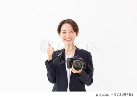 カメラマン　白バック 97309463