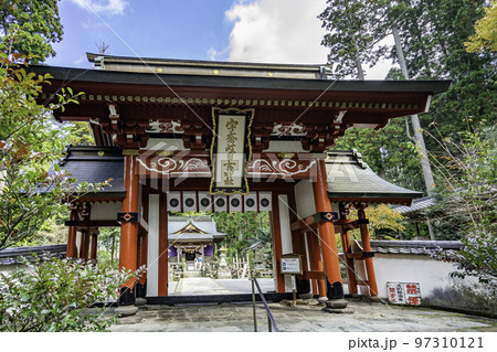 湯布院　宇奈岐日女神社　神門　大分県由布市 97310121