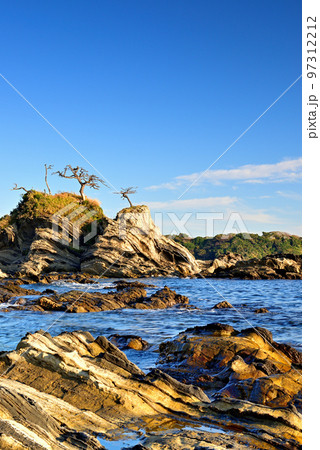 三浦半島　荒崎リアス式海岸の風景 97312212