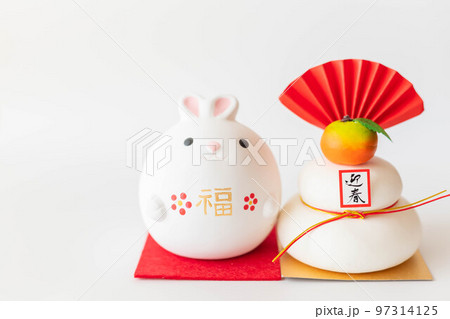 鏡餅とうさぎ年のお正月イメージ 97314125
