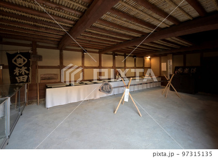 林田大庄屋旧三木家住宅　長屋門内（兵庫県姫路市） 97315135