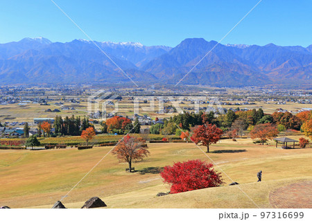 晩秋の安曇野と北アルプス 97316699