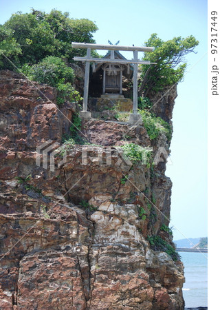 弁天島の鳥居（稲佐の浜／島根県出雲市大社町） 97317449