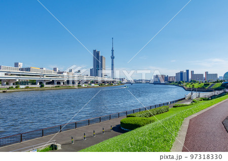 【東京の都市風景】東京スカイツリーと隅田川(南千住汐入公園) 【東京の都市風景】東京スカイツリーと隅田川(南千住汐入公園) 97318330