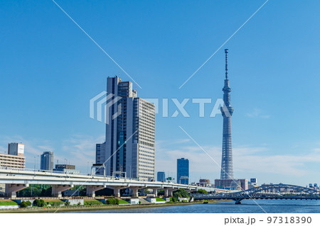 【東京の都市風景】東京スカイツリーと隅田川（南千住汐入公園） 97318390