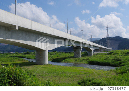 北陸新幹線 延伸工事 日野川橋りょう 越前市中平吹町 2022年7月 北陸新幹線 延伸工事 日野川橋りょう 越前市中平吹町 2022年7月 97318477