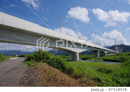 北陸新幹線 延伸工事　日野川橋りょう　越前市中平吹町　2022年7月 97318478