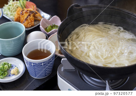 上五島名物、郷土料理の地獄炊き（五島うどん） 97320577