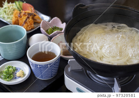 上五島名物、郷土料理の地獄炊き(五島うどん) 上五島名物、郷土料理の地獄炊き(五島うどん) 97320581
