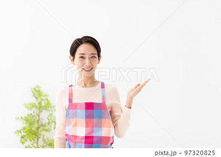 おすすめする女性 おすすめする女性 97320825