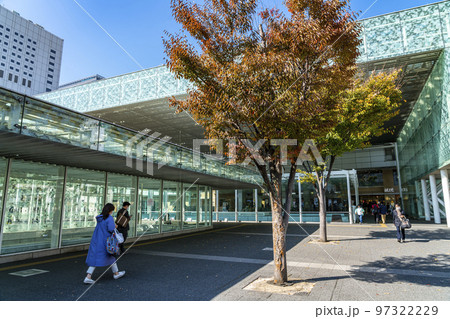 【神奈川県】鮮やかな青空が広がる川崎駅前 【神奈川県】鮮やかな青空が広がる川崎駅前 97322229
