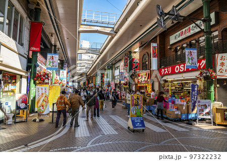 【神奈川県】川崎駅前にある川崎銀柳街の商店街 【神奈川県】川崎駅前にある川崎銀柳街の商店街 97322232
