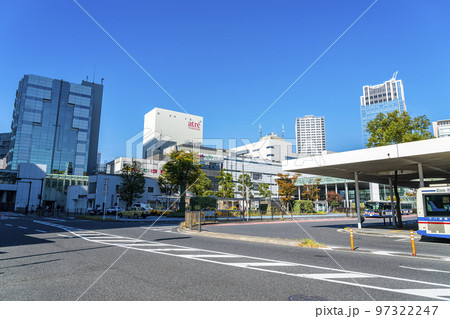 【神奈川県】鮮やかな青空が広がる川崎駅前 【神奈川県】鮮やかな青空が広がる川崎駅前 97322247
