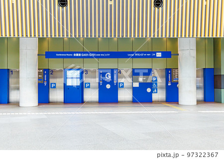 【イメージ素材】エレベーターホール（東京国際フォーラム） 97322367