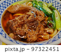 接写した肉うどん 97322451