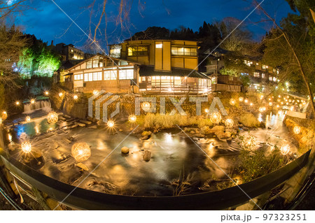 熊本県南小国町、黒川温泉の湯あかり【12月冬】 97323251