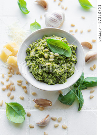 Green basil pesto 97323751