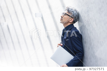 男性 ポートレート 男性 ポートレート 97327571