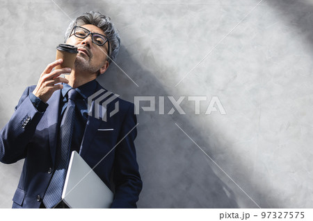 男性 ポートレート 男性 ポートレート 97327575