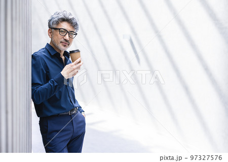 男性 ポートレート 男性 ポートレート 97327576