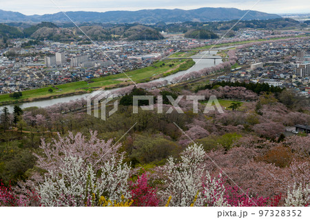 船岡城址公園から一目千本桜を望む(宮城県) 船岡城址公園から一目千本桜を望む(宮城県) 97328352