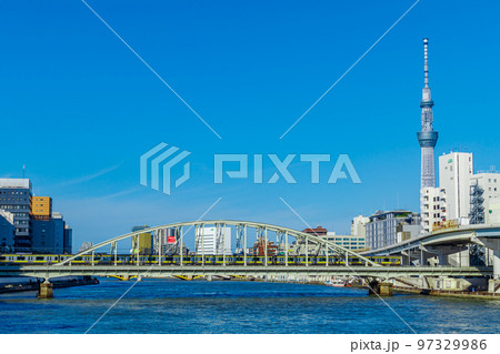 【東京の都市風景】両国橋からの都市眺望 【東京の都市風景】両国橋からの都市眺望 97329986