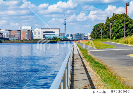 【東京の都市風景】夢の島周辺の都市風景 97330946