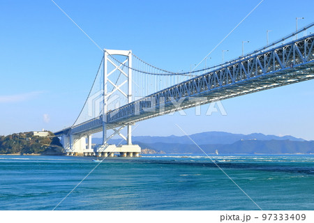 【徳島県】観潮船から眺めた大鳴門橋と渦潮(鳴門の渦潮) 【徳島県】観潮船から眺めた大鳴門橋と渦潮(鳴門の渦潮) 97333409